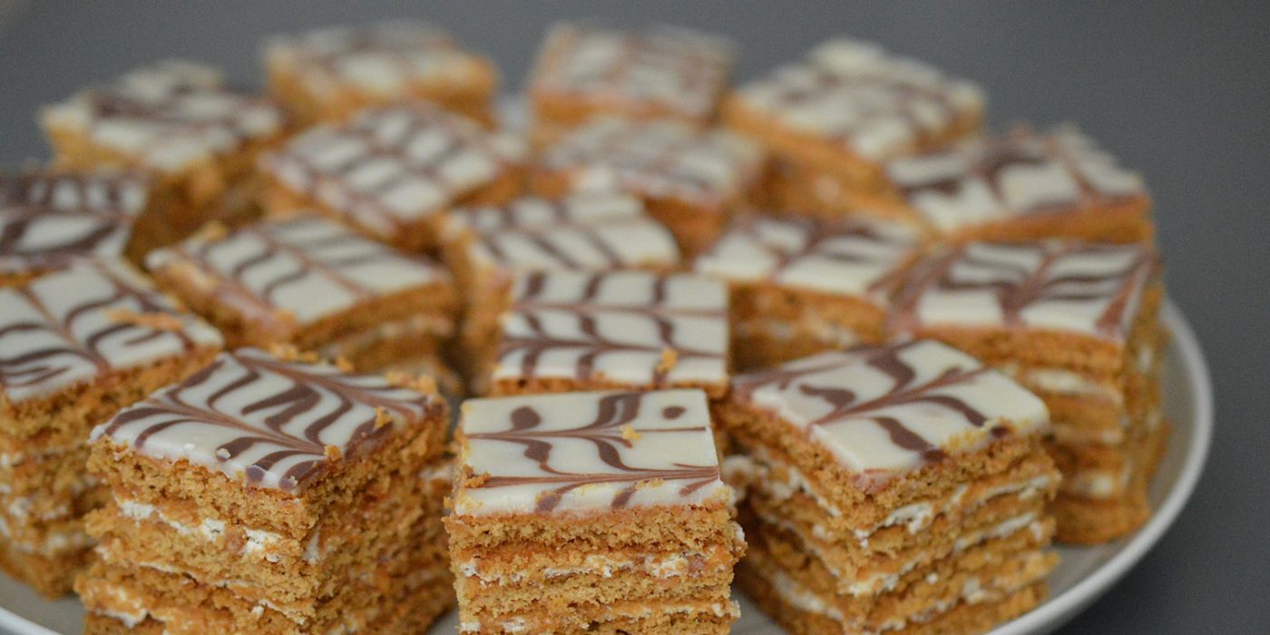 Prăjitură cu Miere și Nucă